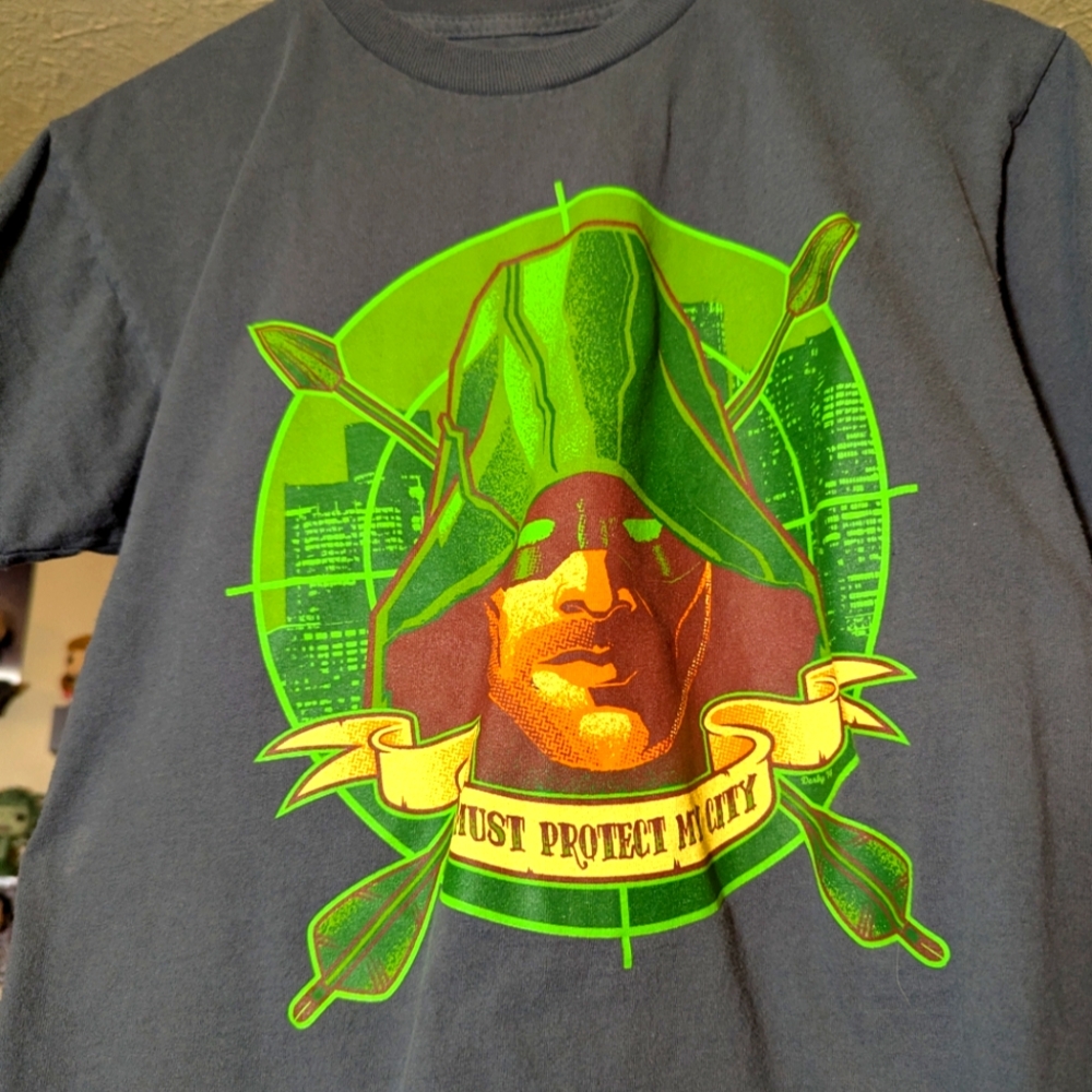Arrow TV Show Tee Fury T-shirt Size Small, Washed Never Worn